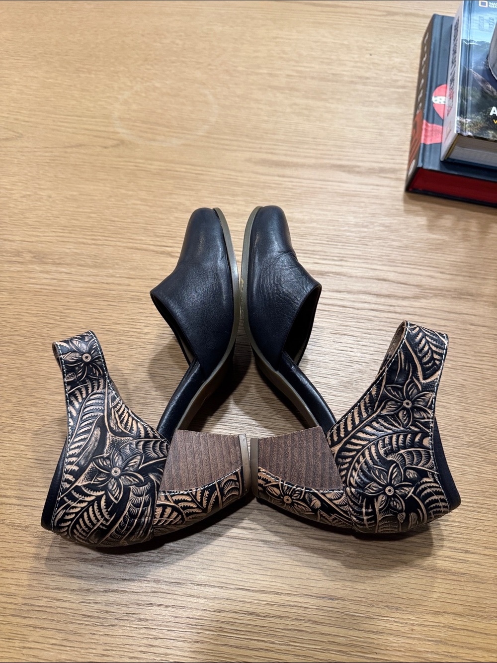 Leather Floral-Detail Black Mary Jane Heels - Picture 6 of 15